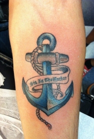 蓝色船锚和字母手臂纹身图案