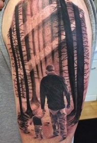 手臂父亲和儿子在森林里行走3D纹身图案