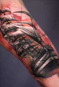 手臂彩色的大帆船纹身图案