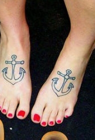 脚背两个船锚纹身图案