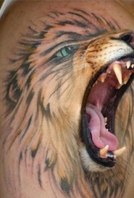 大臂令人难以置信的半卡通半逼真彩色狮子纹身图案