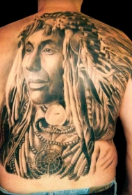 满背3D逼真的传统美国印第安人肖像纹身图案