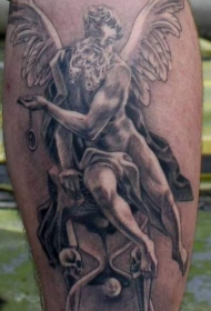 小腿老天使和沙漏纹身图案