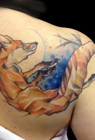 红色的狐狸背部纹身图案