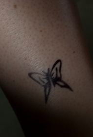 小蝴蝶脚踝纹身图案