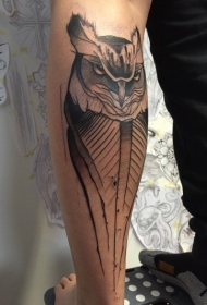 小腿水彩风格的猫头鹰黑灰纹身图案