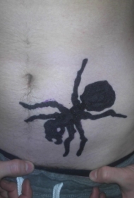 腹部黑色的大蚂蚁纹身图案