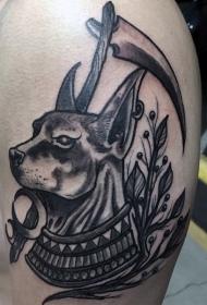 手臂黑色的圣狗与植物纹身图案