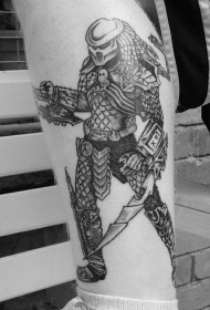 小腿徒步的外星生物战士纹身图案