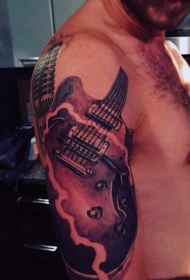 大臂3D逼真的吉他与麦克风纹身图案