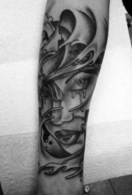 手臂抽象风格的黑白女性肖像纹身图案