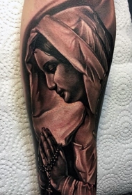 黑灰风格的祈祷女人手臂纹身图案