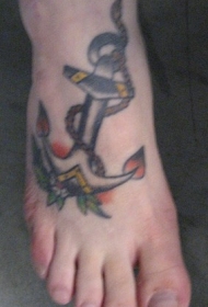 脚背彩色船锚和绳子纹身图案
