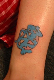 蓝色的蜥蜴脚踝纹身图案