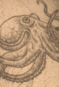 灰色的章鱼纹身图案