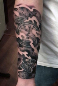 手臂3D黑色的时钟与钻石纹身图案