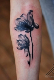 手臂3D风格黑色美丽的花朵纹身图案