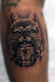 黑灰风格浣熊和眼镜手臂纹身图案