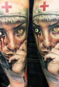 彩色恐怖风格的血腥怪物护士手臂纹身图案