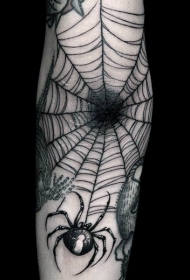 黑色惊人的蜘蛛与蜘蛛网小臂纹身图案