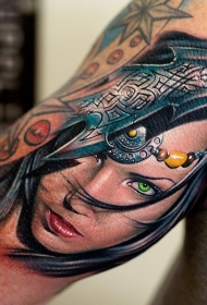 幻想女人肖像与头盔彩色手臂纹身图案