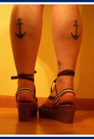 女士小腿黑色的简约船锚纹身图案