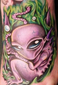 脚背令人敬畏的彩色外星婴儿纹身图案