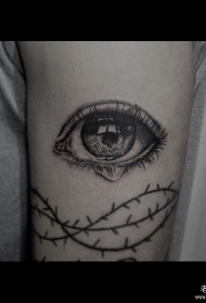 欧美写实眼睛藤蔓纹身图案