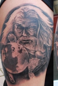 大臂黑白3D写实的老巫师与魔术球纹身图案