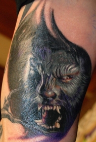 新传统风格彩色的狼人手臂纹身图案