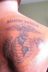 背部永远忠诚的美国海军纹身图案