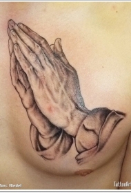 胸部逼真的3D黑白祈祷双手纹身图案