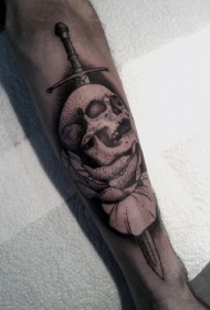 小腿3D黑白骷髅与剑花朵纹身图案
