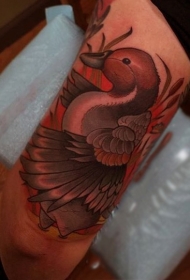现代传统风格彩色的鸭子手臂纹身图案
