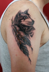 美洲印第安土著狼和羽毛彩色大臂纹身图案