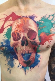 胸部3D巨大的骷髅与彩色泼墨纹身图案