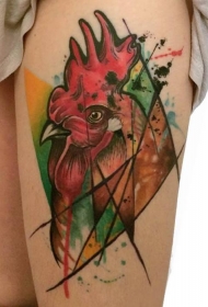 大腿抽象的彩色公鸡头像纹身图案