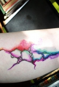 手臂抽象风格的水彩画泼墨纹身图案