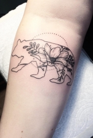 小臂熊纹花卉点刺纹身图案