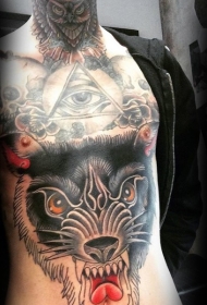 胸部传统的大型彩色狼和眼睛三角形纹身图案