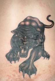 咆哮的黑豹纹身图案