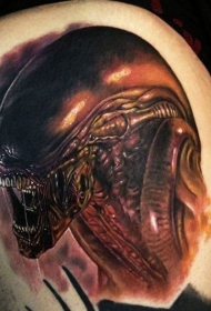看起来非常逼真的邪恶外星生物大腿纹身图案