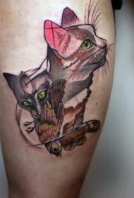 大腿彩色的猫和小鸟个性纹身图案