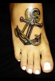 脚背传统的船锚和绳子纹身图案