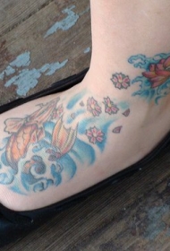 橙色鲤鱼和莲花脚踝纹身图案