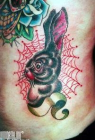 黑色小兔子和红色蜘蛛网纹身图案