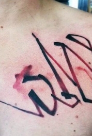 胸部黑色和红色抽象字母纹身图案