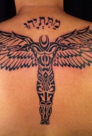 部落图腾天使和字符背部纹身图案