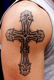 很酷的3D黑白十字架大臂纹身图案