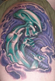 手臂绿色的搞笑外星人纹身图案